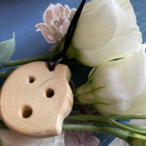 Pendentif en bois de houx