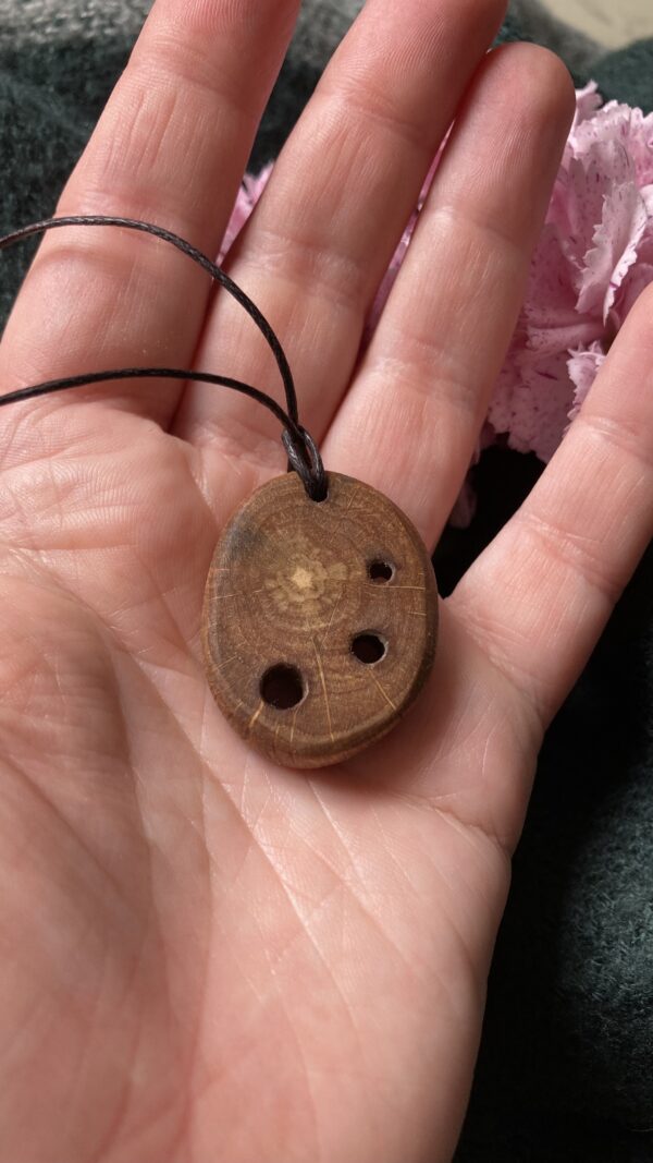 Pendentif en bois étoilé – Image 7